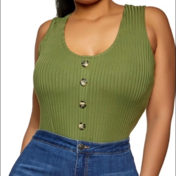 Tops - 🔥PLUS SIZED RIBBED BUTTON DETAIL BODYSUIT💐 NWT🏷